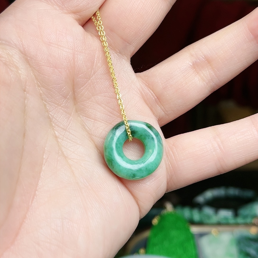 翡翠颈饰未镶嵌吊坠