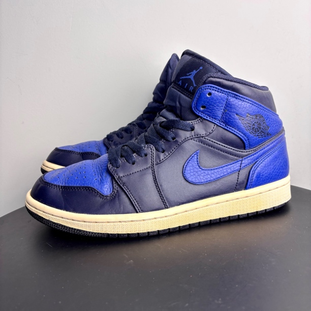 90新 maje 41码 aj1 mid 黑蓝 正品 中古球鞋（外侧小开胶