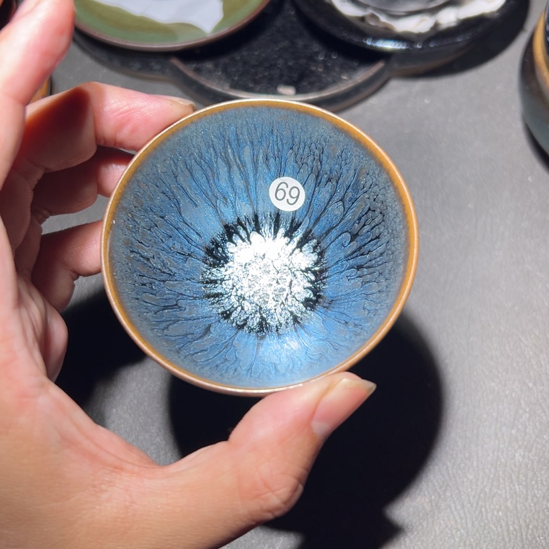 茶盏你就这样把我们之间不一样吧