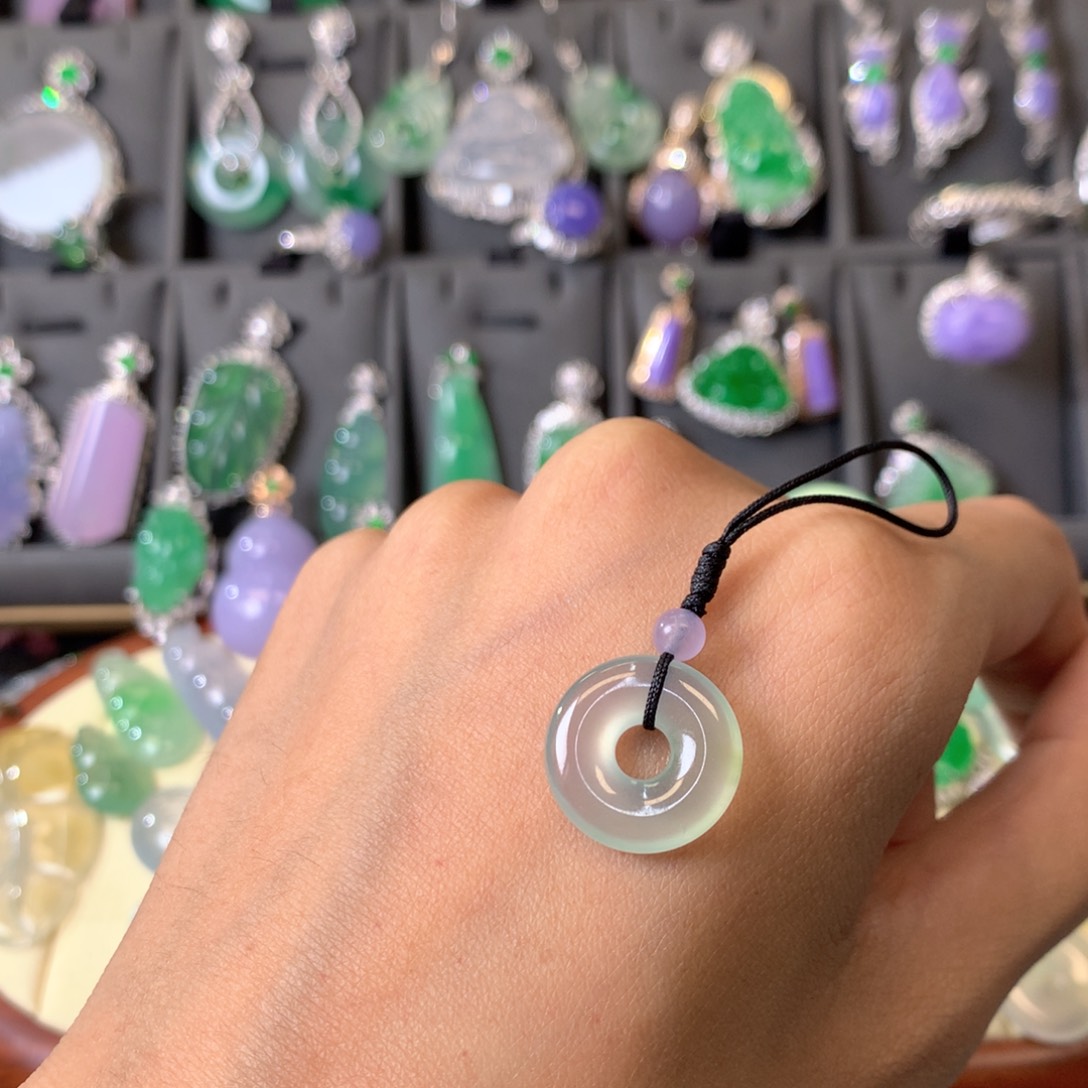 翡翠颈饰未镶嵌裸石