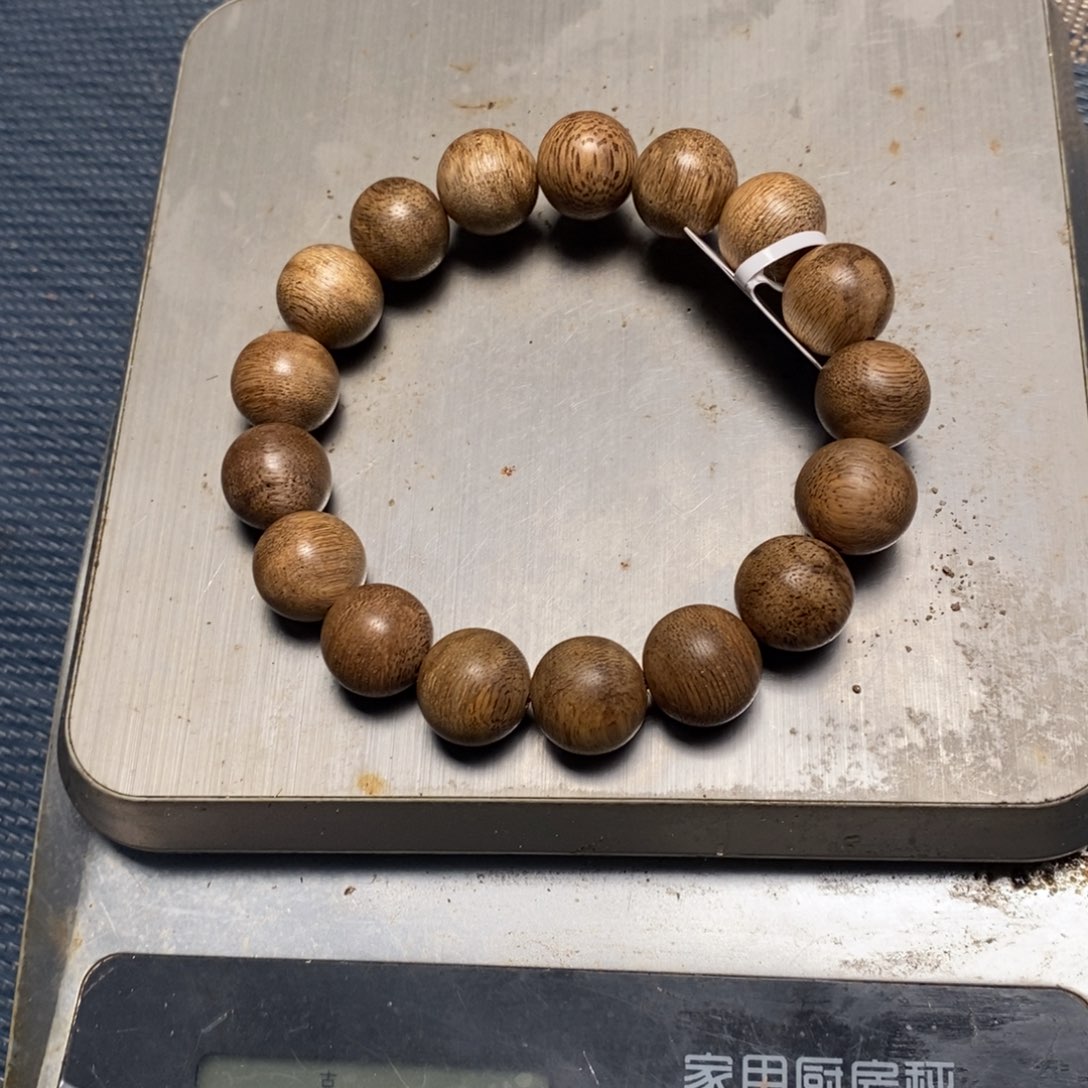 北***伟香榧木手工艺非遗技艺竹木根雕及其制品克重：10.4