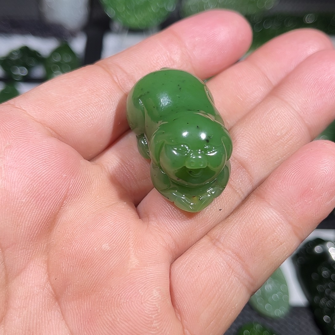 秦***秦和田玉未镶嵌颈饰