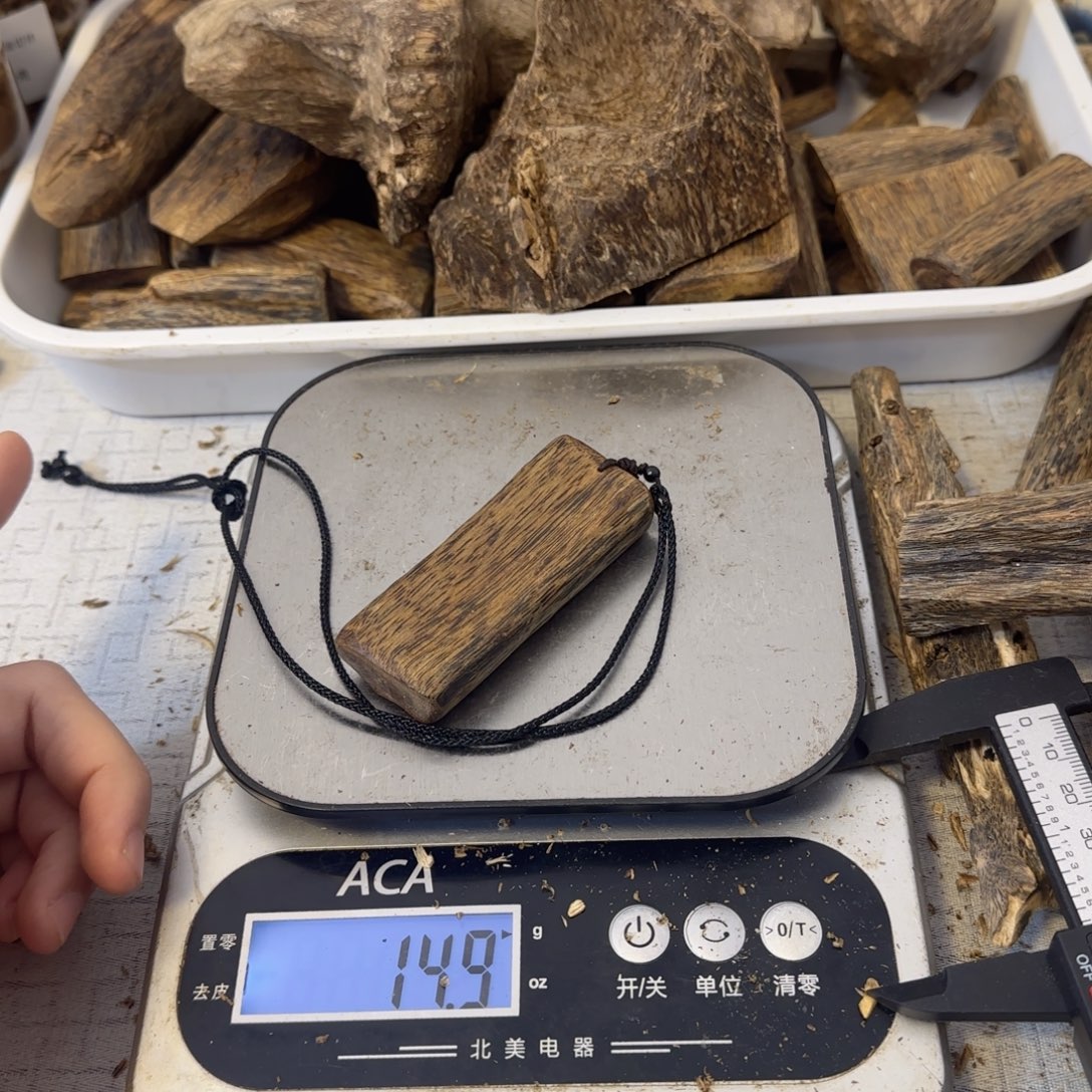 沉香碎屑沉香绿奇楠素牌