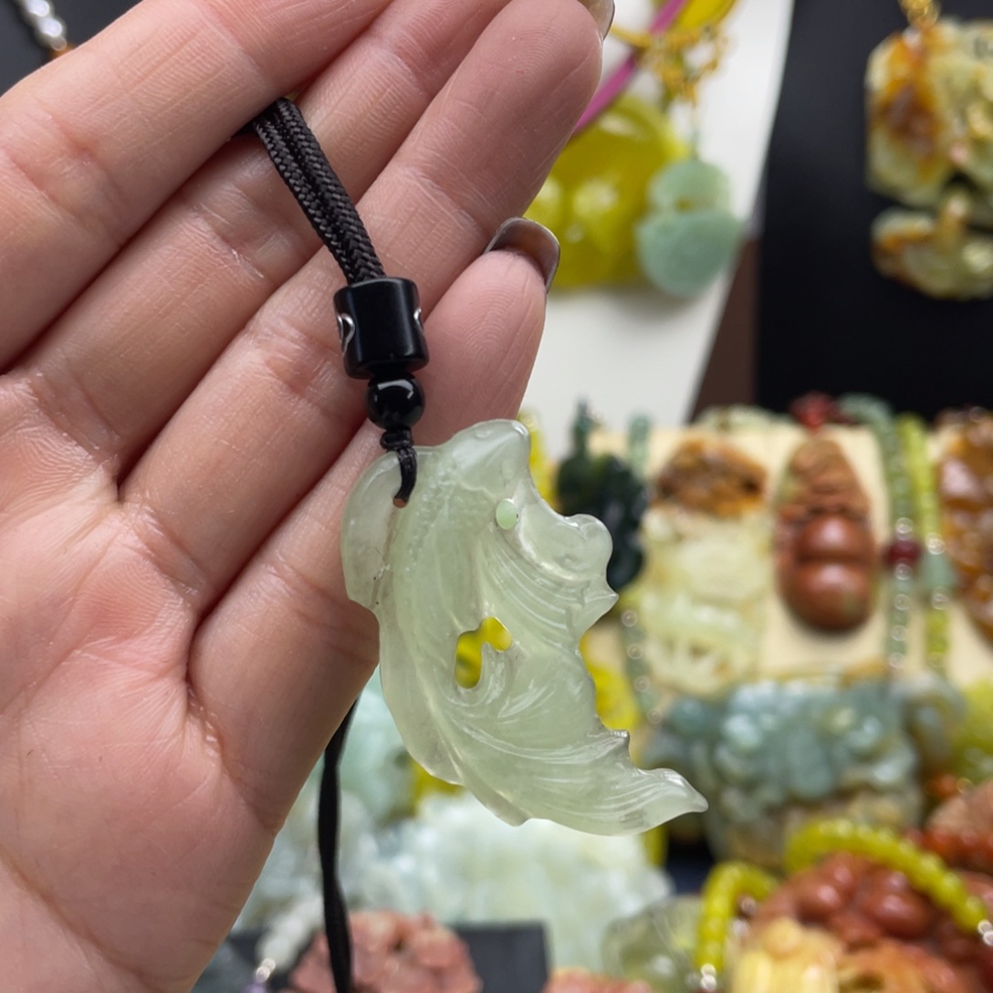 未镶嵌蛇纹石玉颈饰