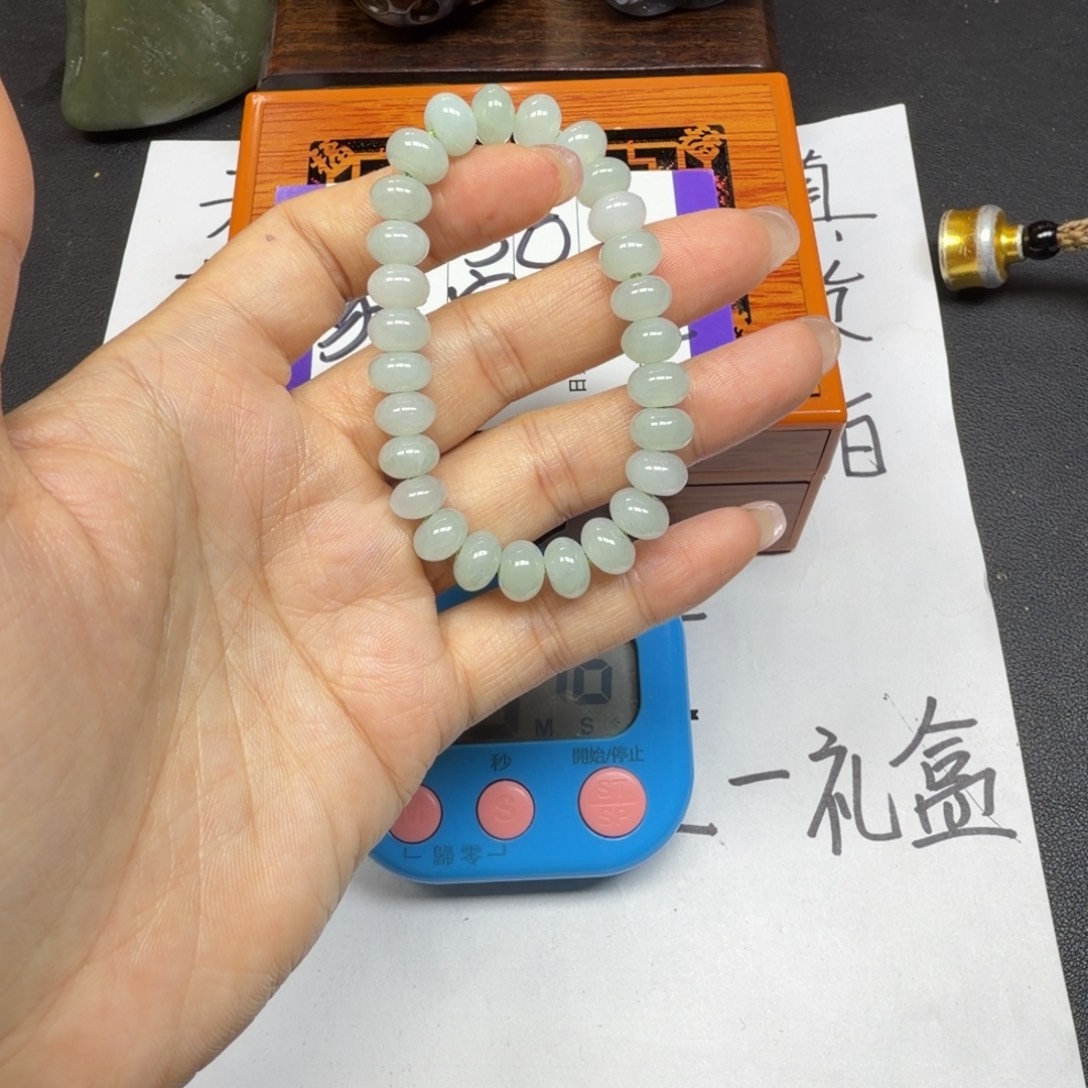 翡翠未镶嵌颈饰。。