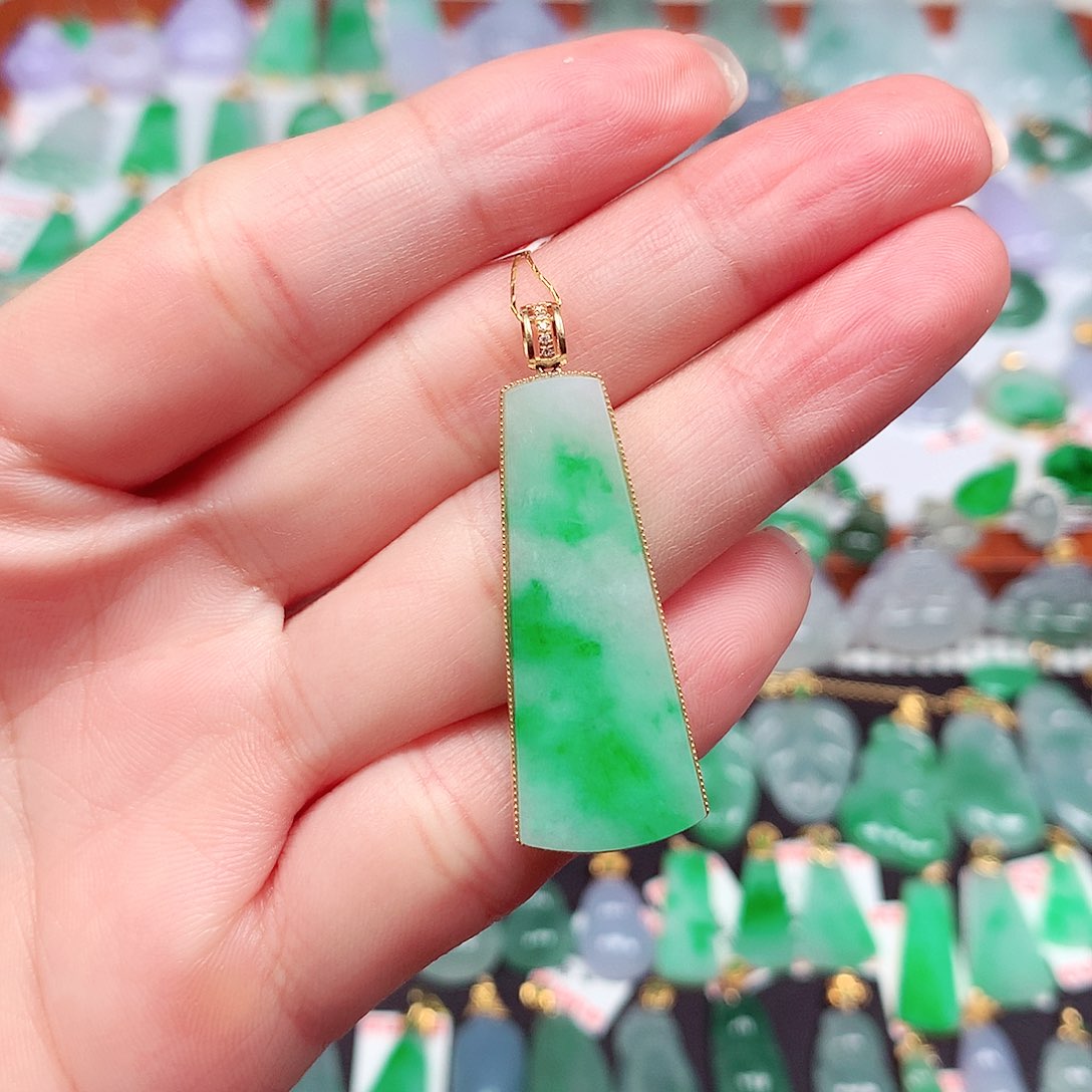 翡翠颈饰18K金镶嵌天然翡翠A货