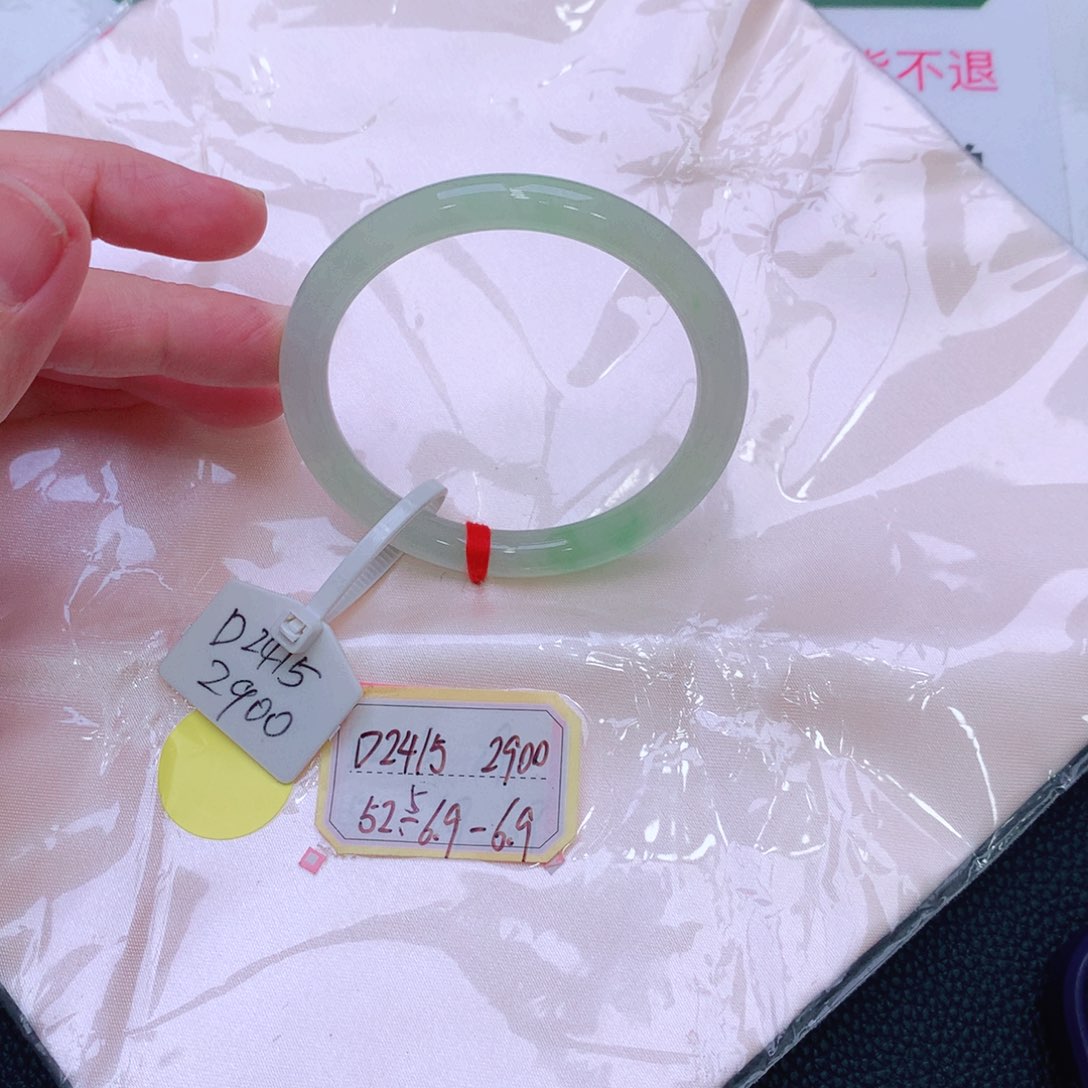 未镶嵌手镯翡翠小**?缅甸翡翠手镯
