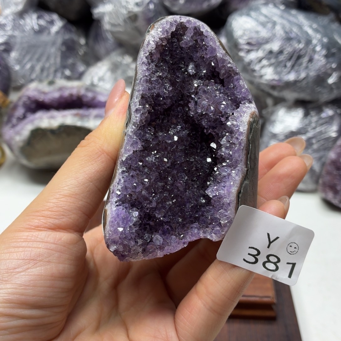 水晶摆件未镶嵌紫水晶
