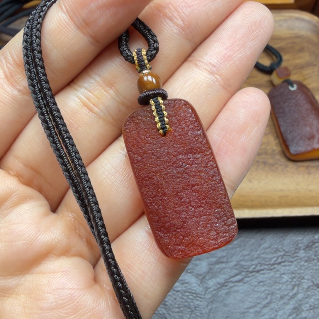 琥珀未镶嵌吊坠(赠链)