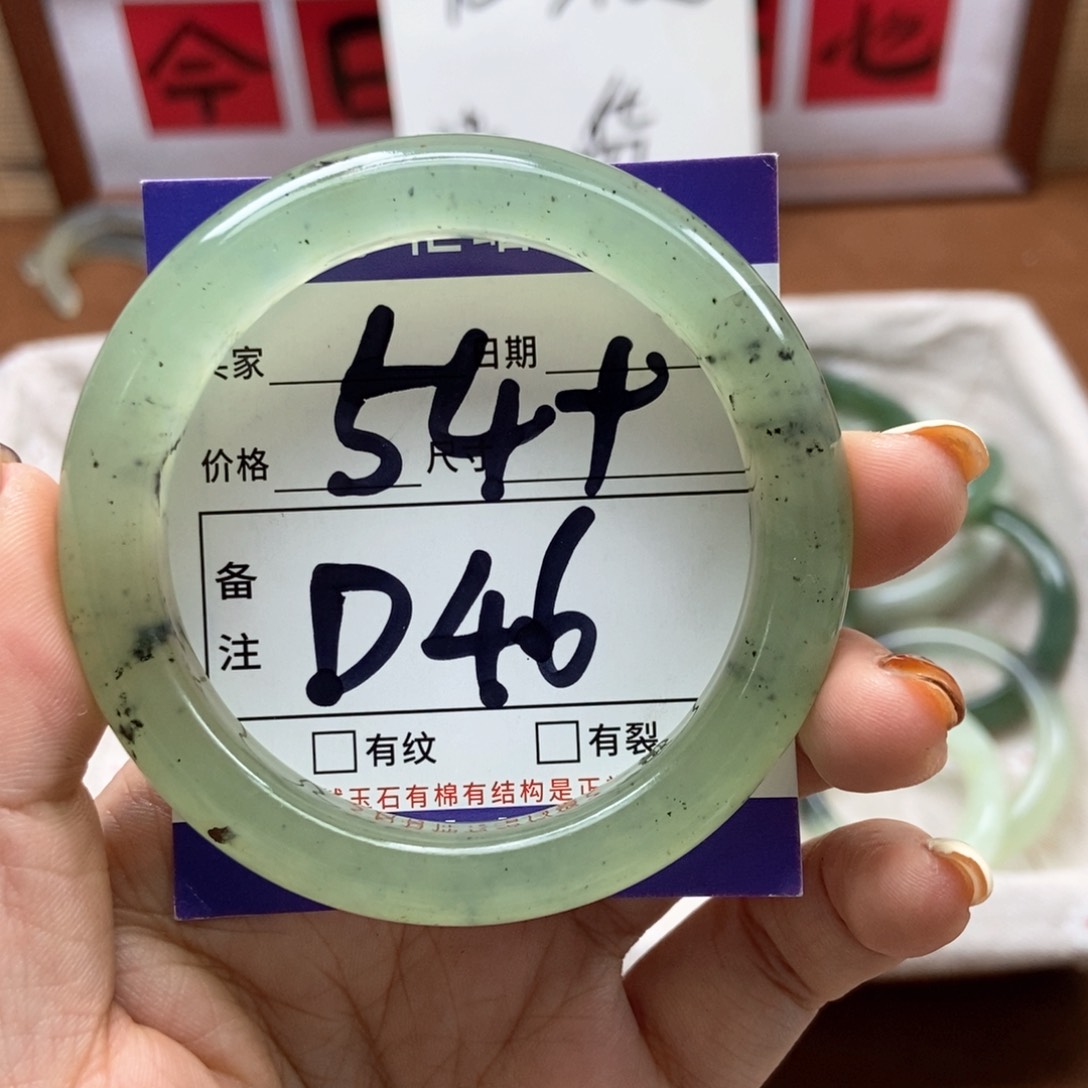 岫玉手镯手镯未镶嵌