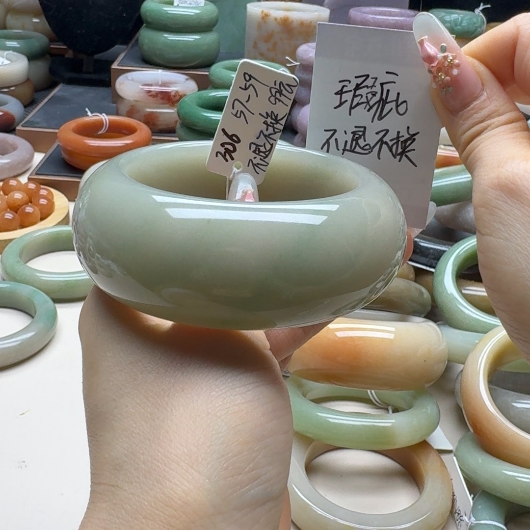 石英岩玉未镶嵌手镯