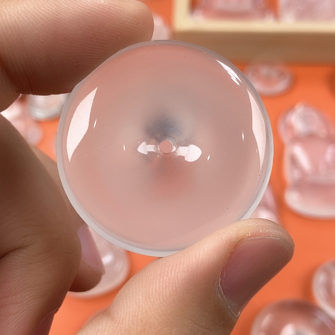 石英质玉未镶嵌颈饰平安扣