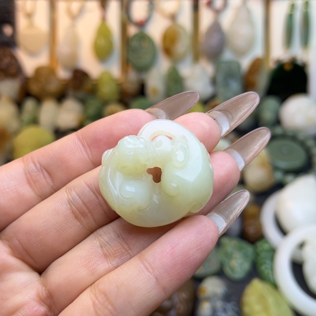 和田玉颈饰未镶嵌