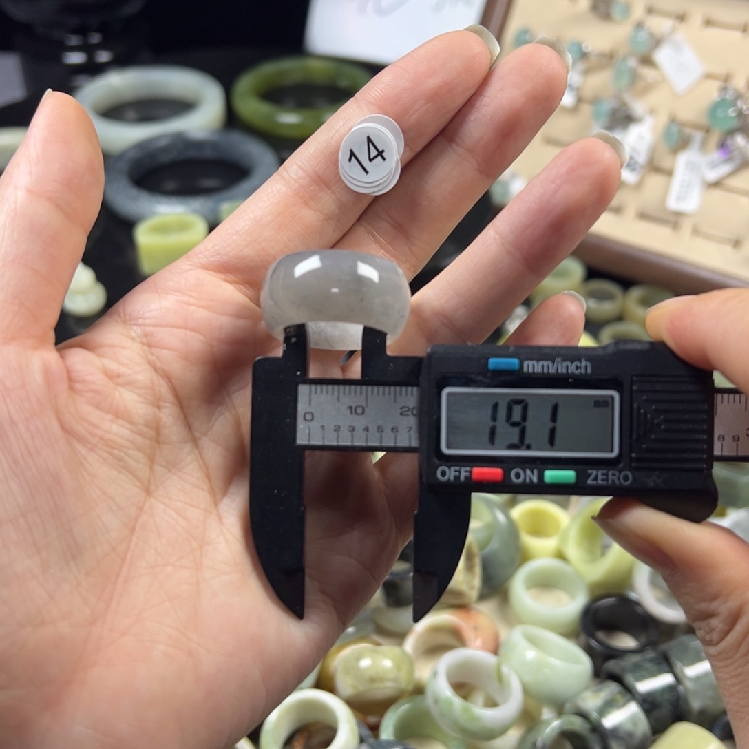 蛇纹石玉未镶嵌戒指