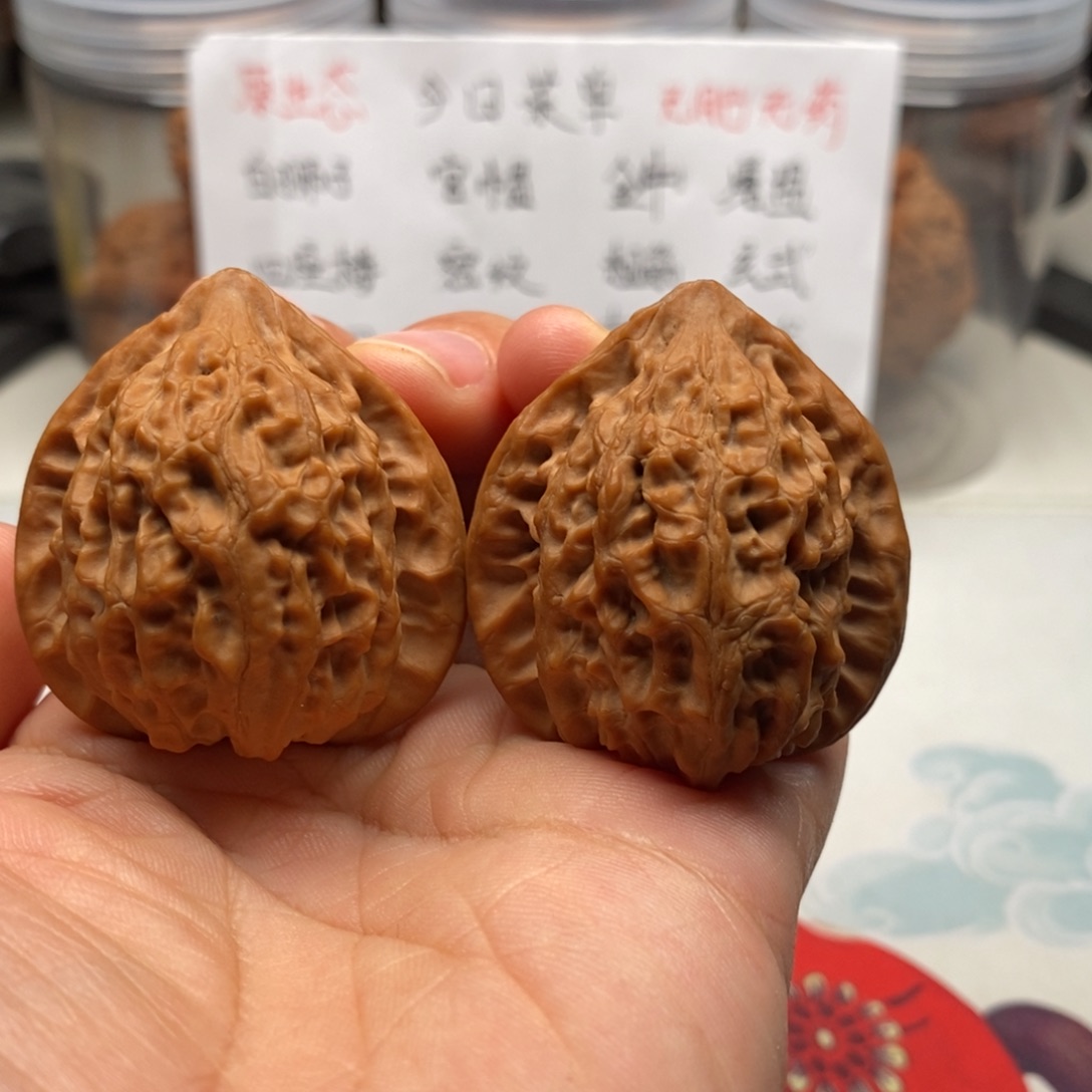 文玩核桃吊坠37金牛