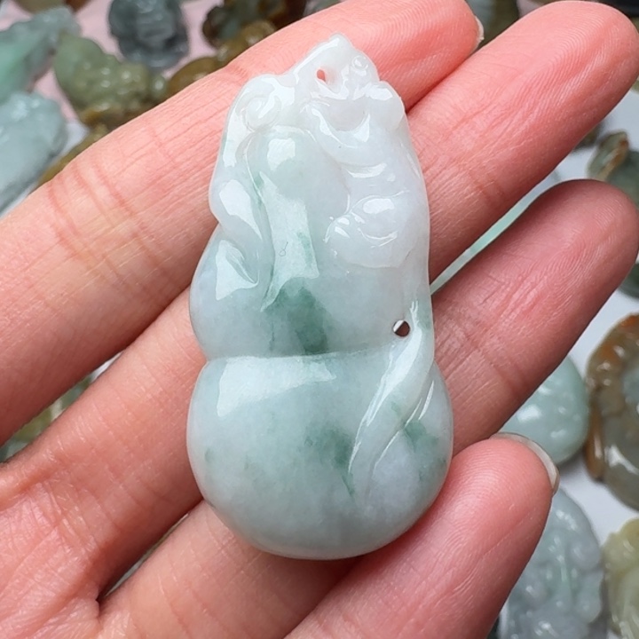 翡翠未镶嵌颈饰葫芦