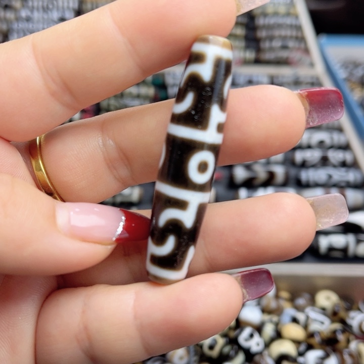 玛瑙/玉髓颈饰未镶嵌鼎**业