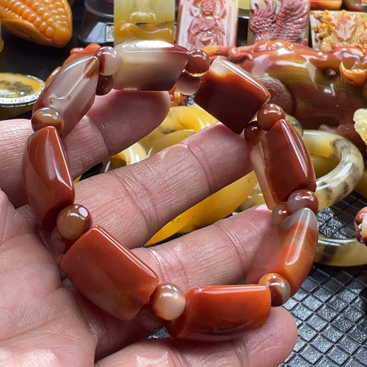 石英质玉（黄龙玉）颈饰未镶嵌