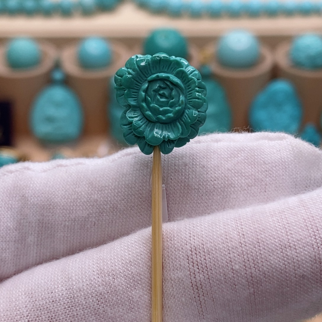 绿松石未镶嵌珠宝奇石