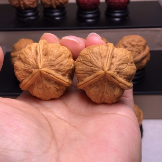 文玩核桃把件粗筋三楞5