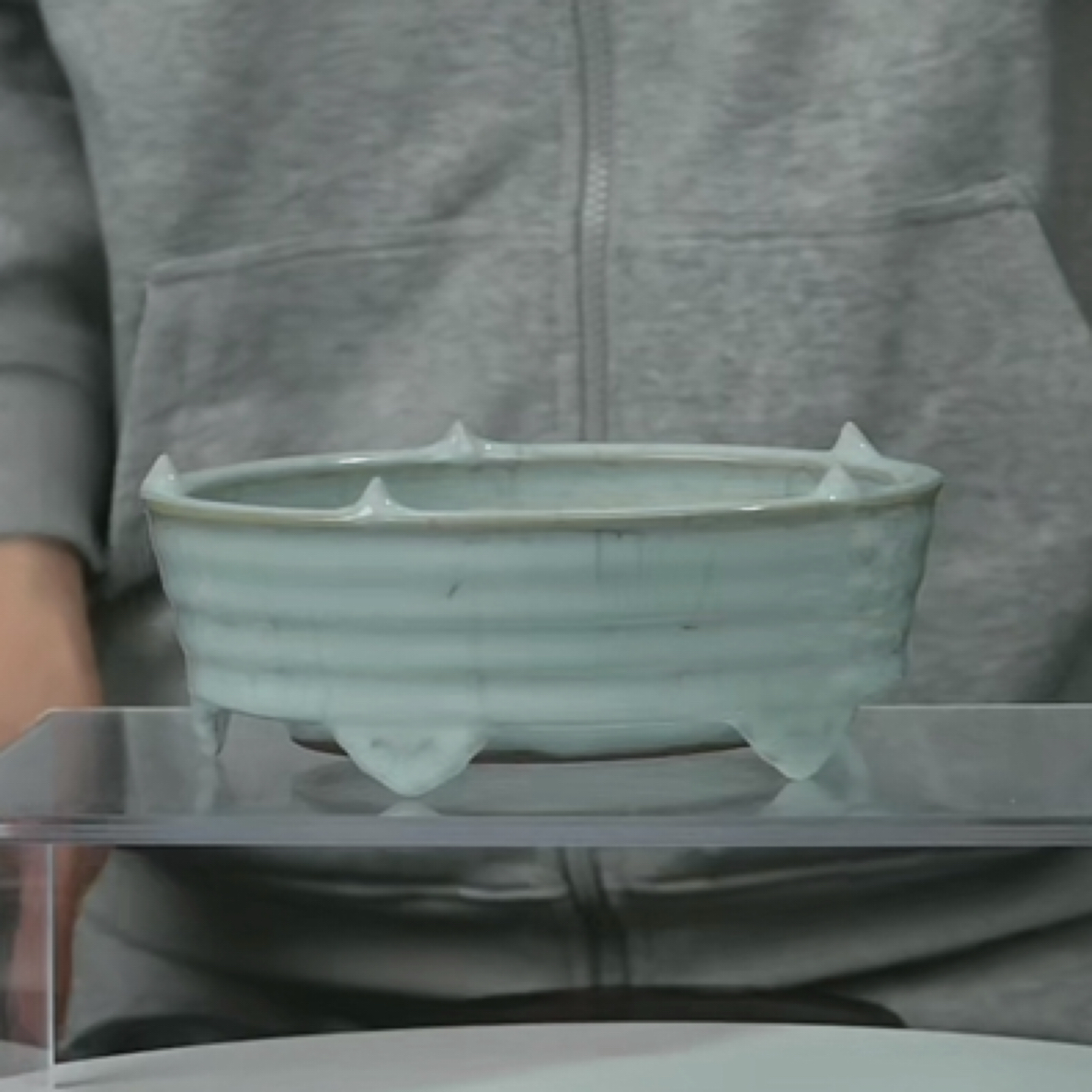 M龙泉窑青瓷三足香炉