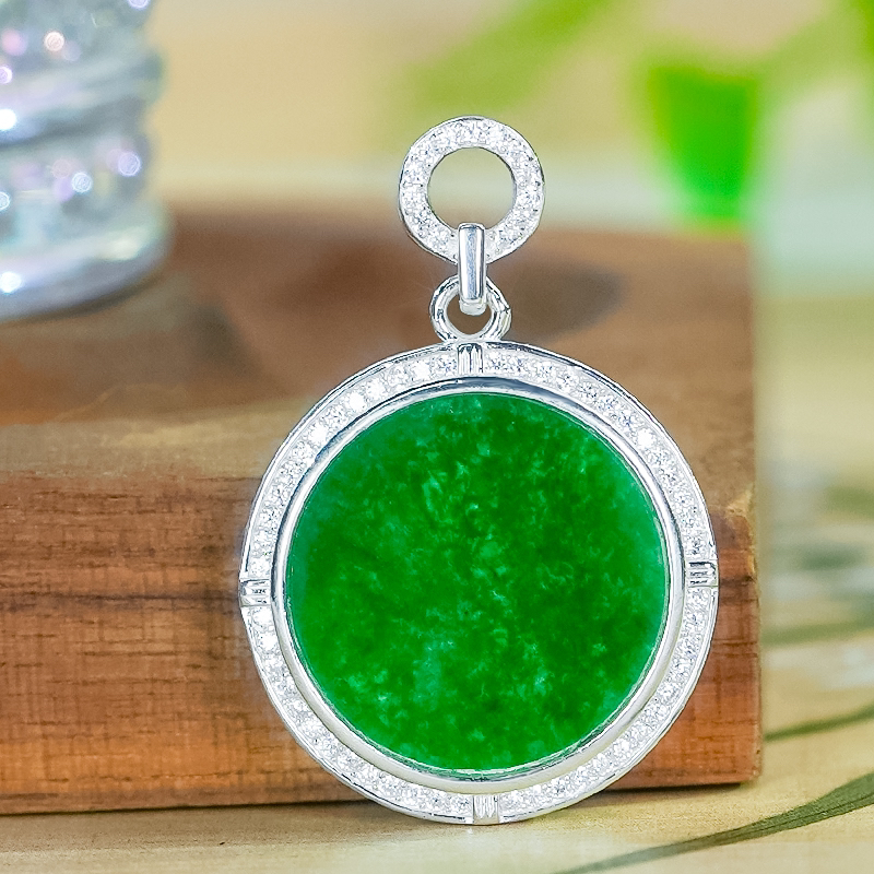 银镶嵌天然翡翠A货银白简约百搭辣阳绿翡翠圆牌吊坠（大号）