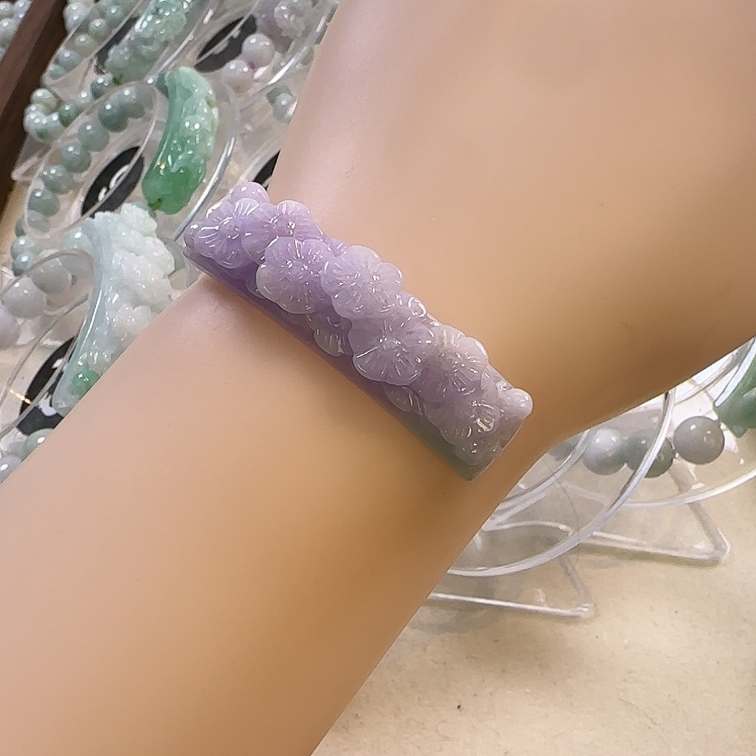 翡翠未镶嵌颈饰手牌