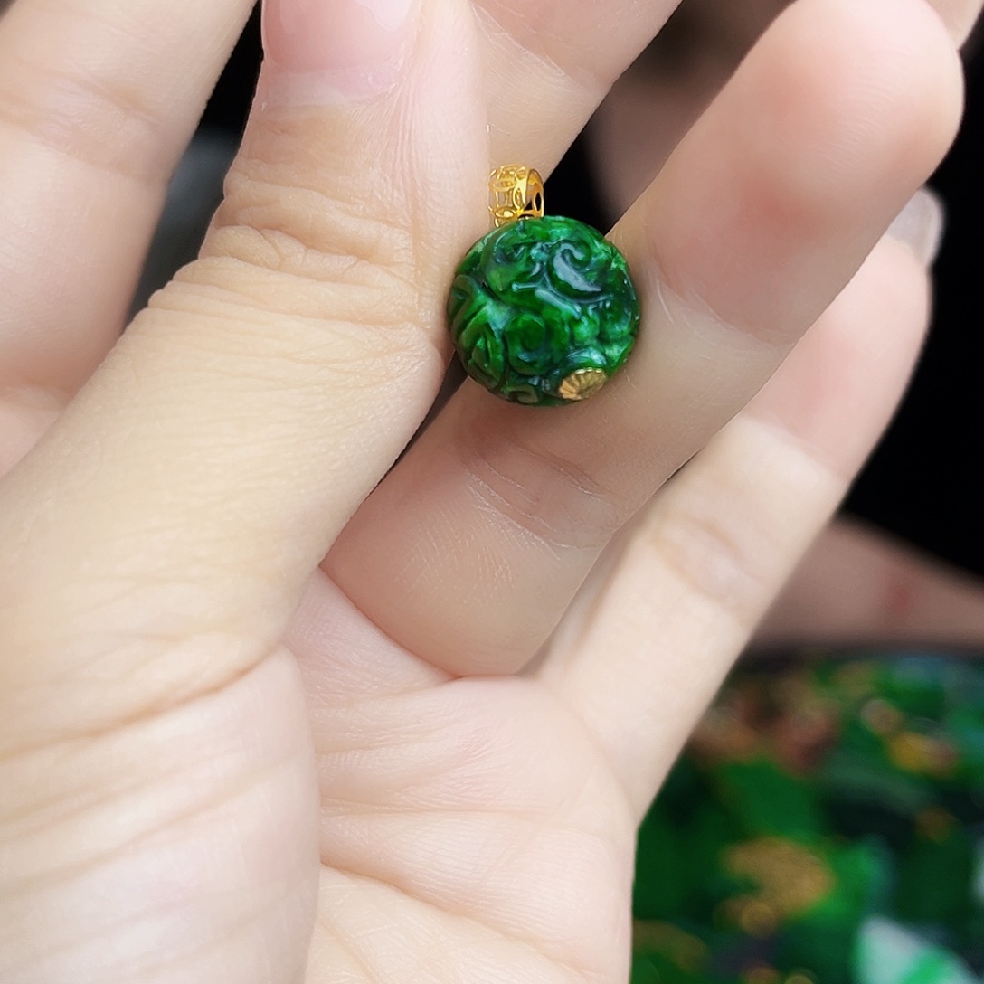 翡翠18K金镶嵌颈饰多样性