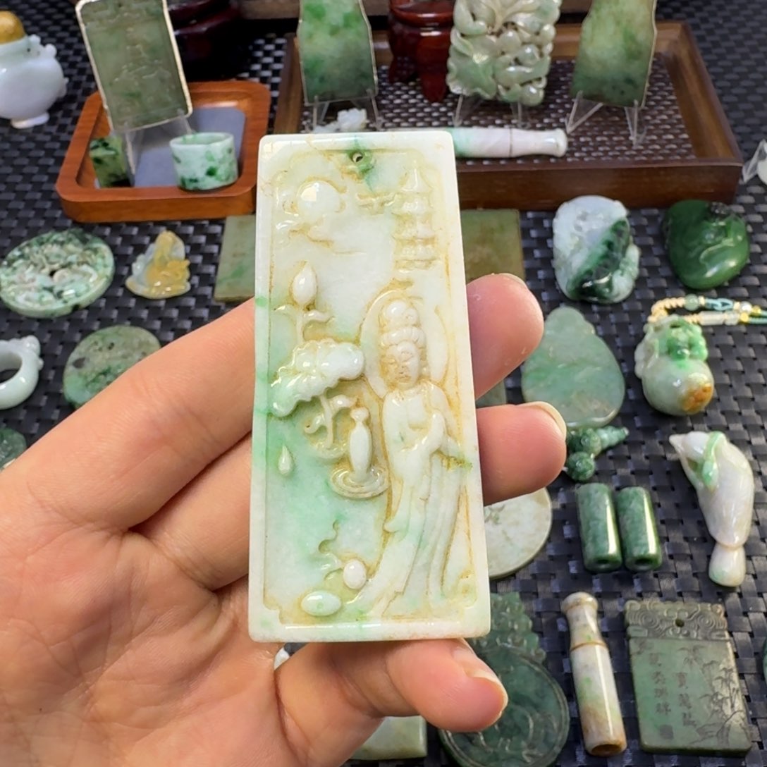 翡翠颈饰未镶嵌翡翠颈饰未镶嵌..