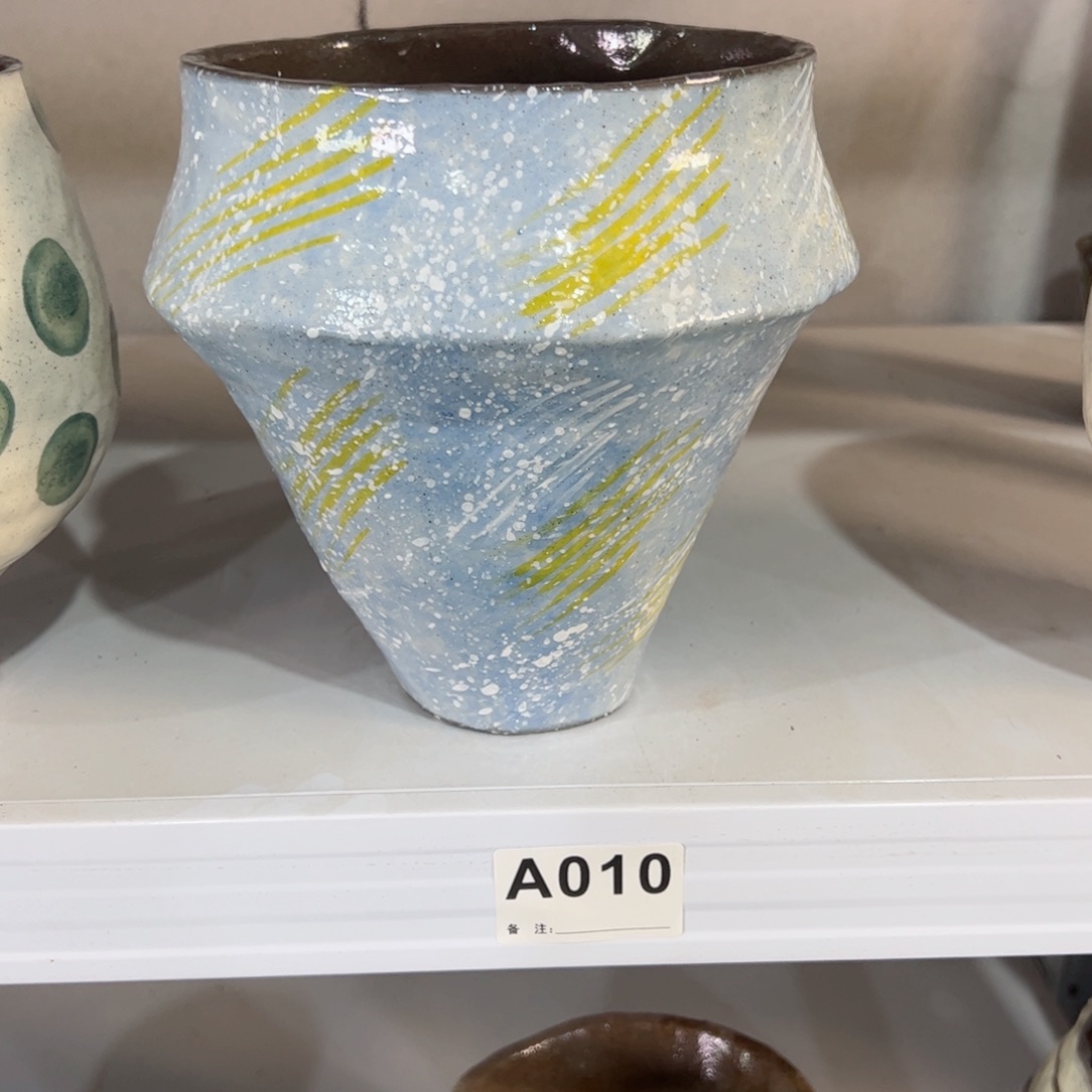 红陶口14高19有孔