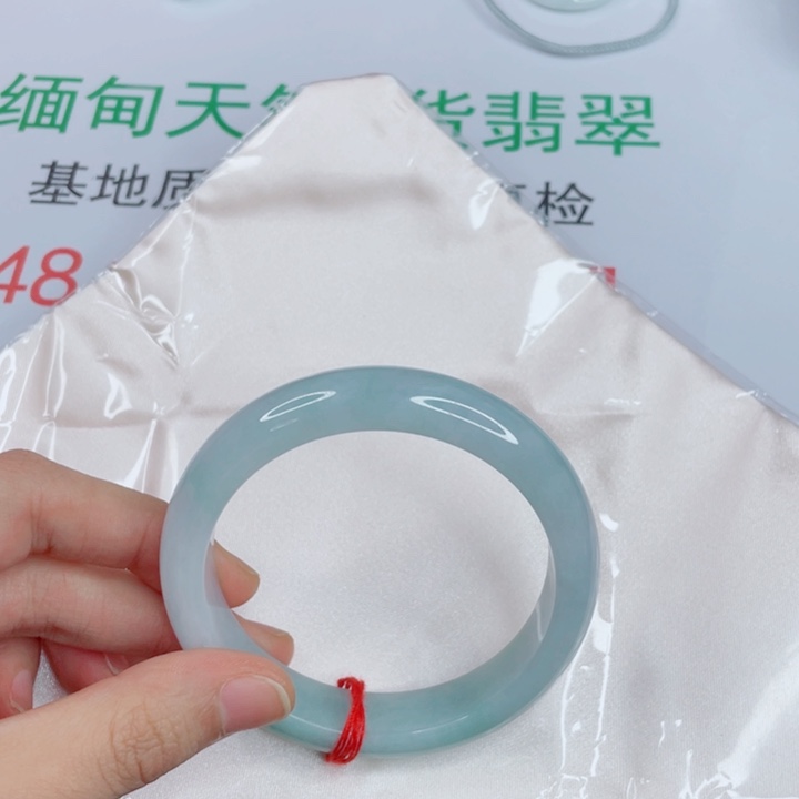 翡翠手镯未镶嵌大****蛋
