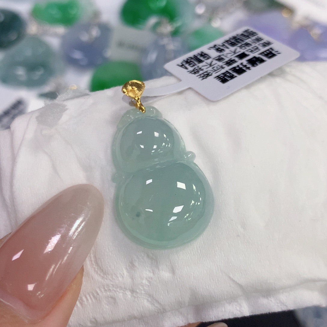 颈饰18K金镶嵌翡翠