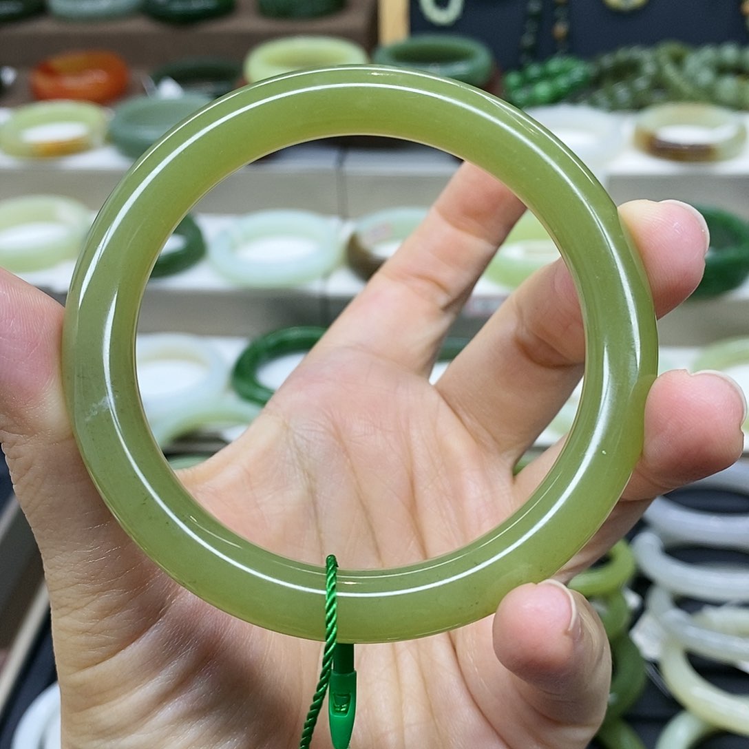 【闪购商品】未镶嵌手镯和田玉