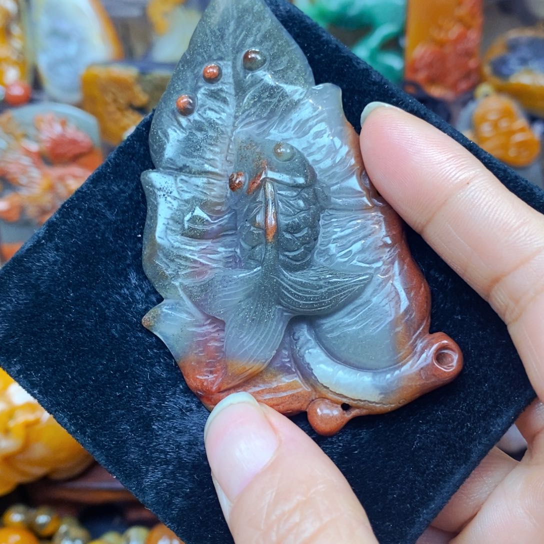 未镶嵌石英质玉（黄龙玉）颈饰