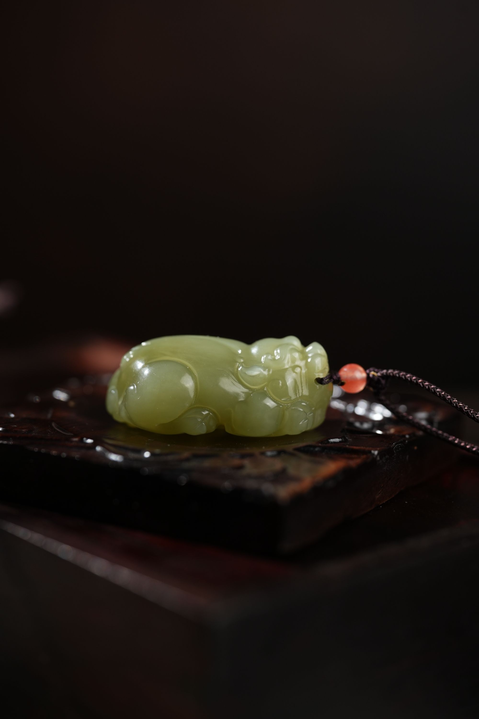 新疆和田玉  沙枣青貔貅吊坠多样性发一件