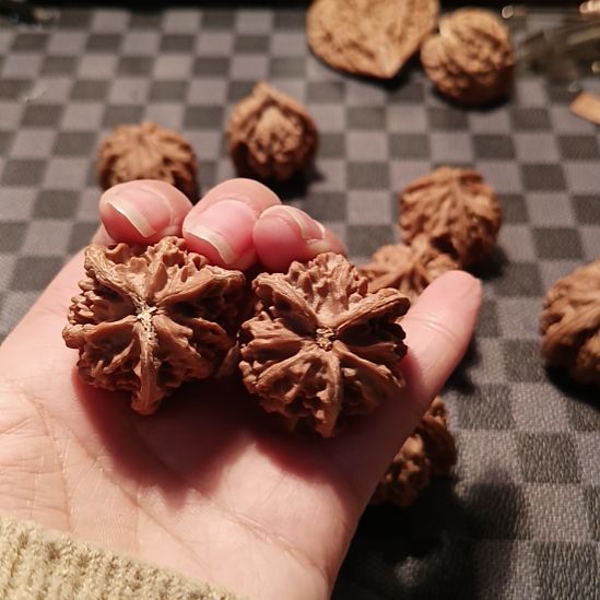 喜****盘山文玩核桃三棱子34左右
