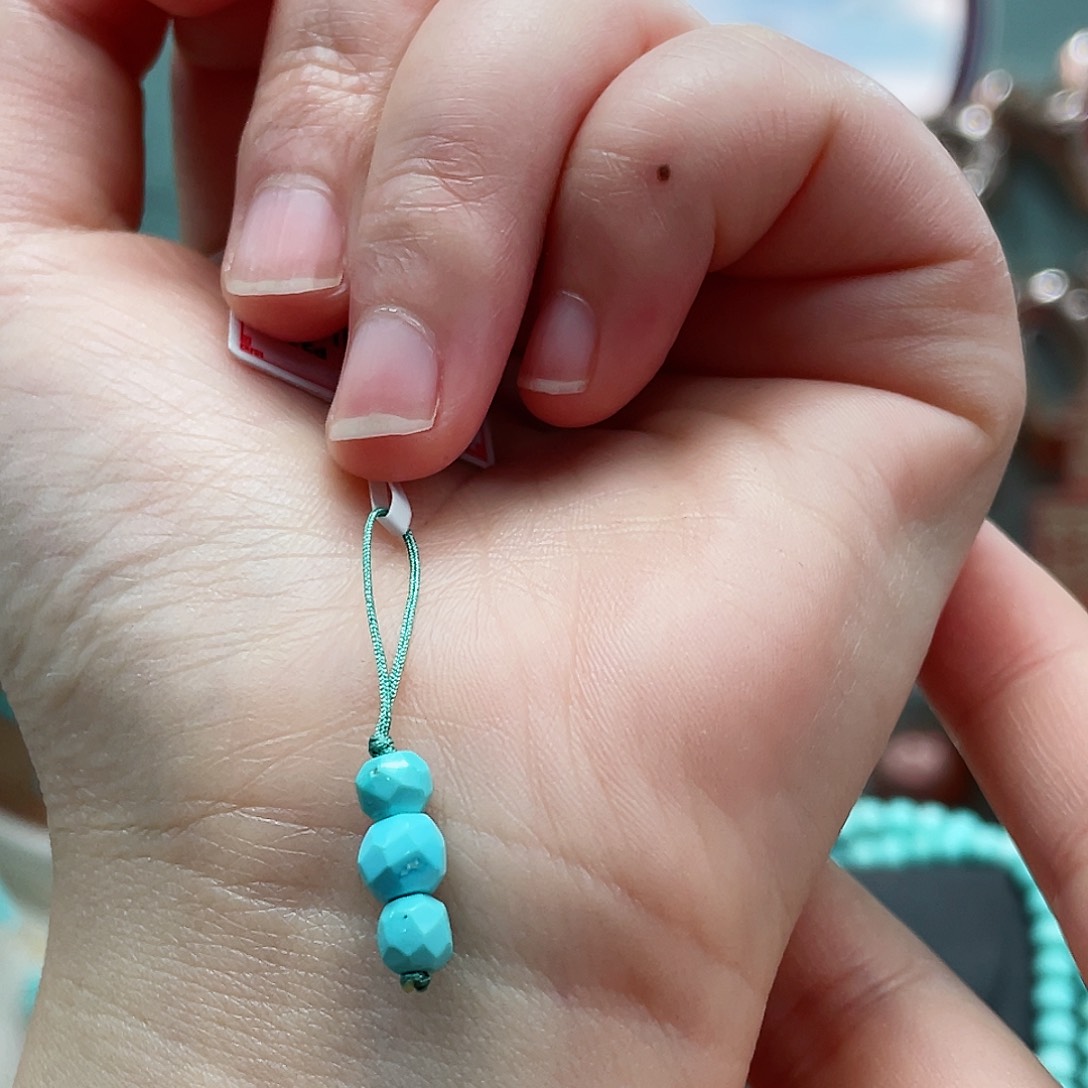 绿松石颈饰未镶嵌