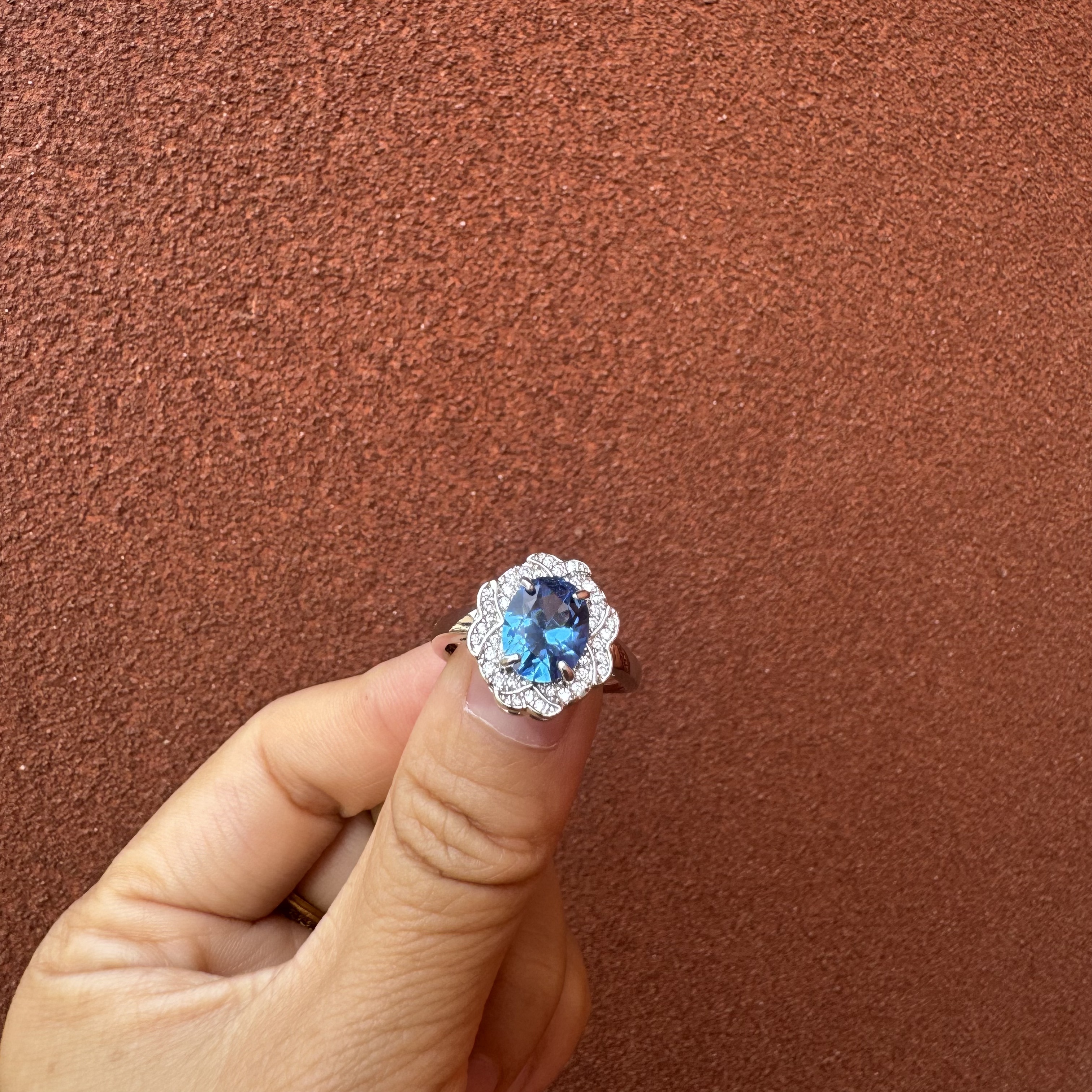 385-精工镶嵌蓝色戒指