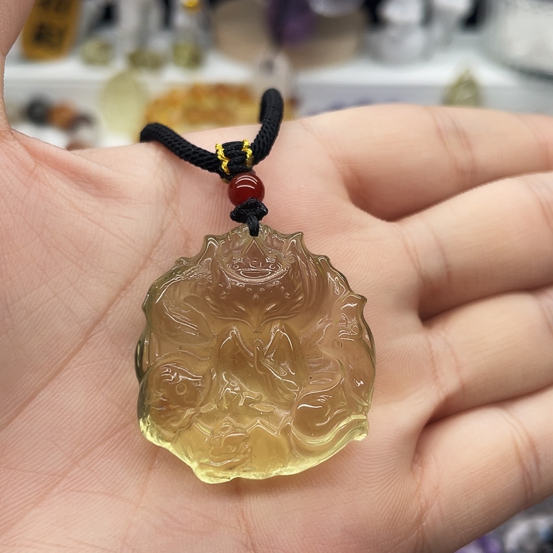 水晶吊坠(赠链)未镶嵌纯天然黄水晶狐狐