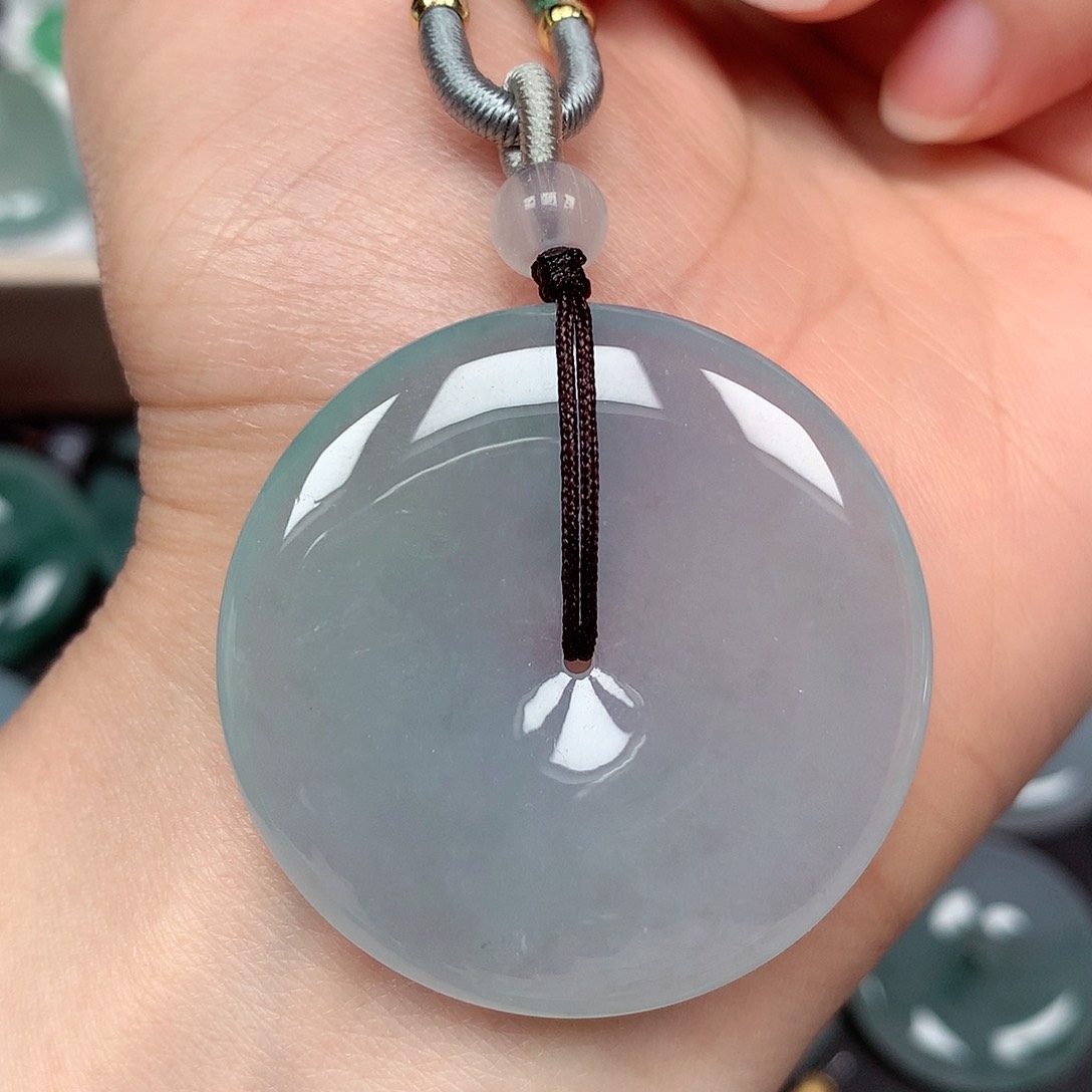 翡翠颈饰未镶嵌平安扣