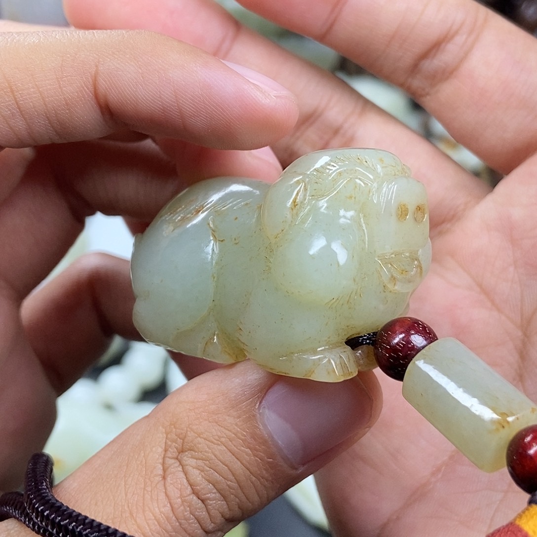 和田玉未镶嵌把件