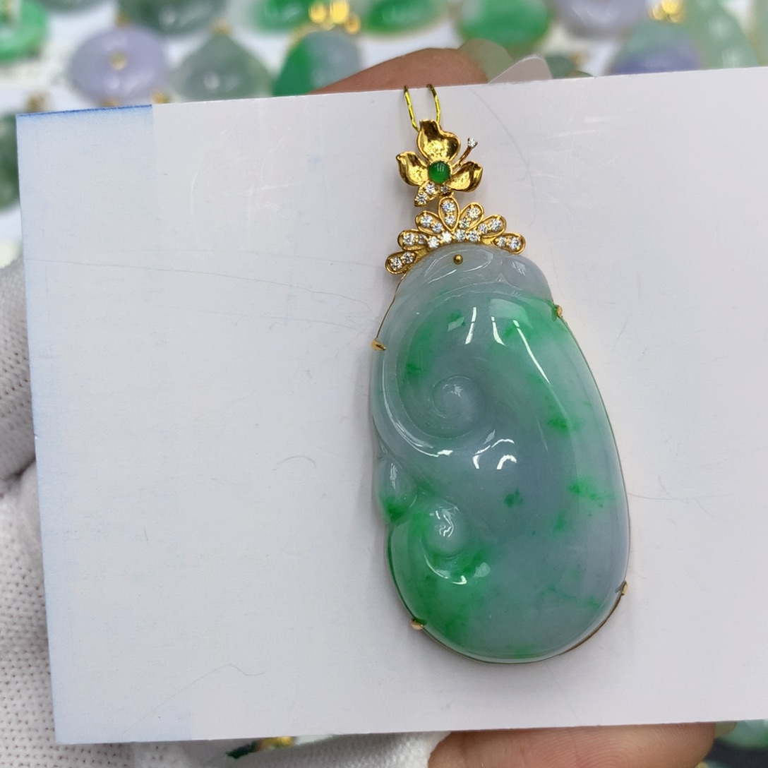 翡翠18K金镶嵌颈饰翡翠