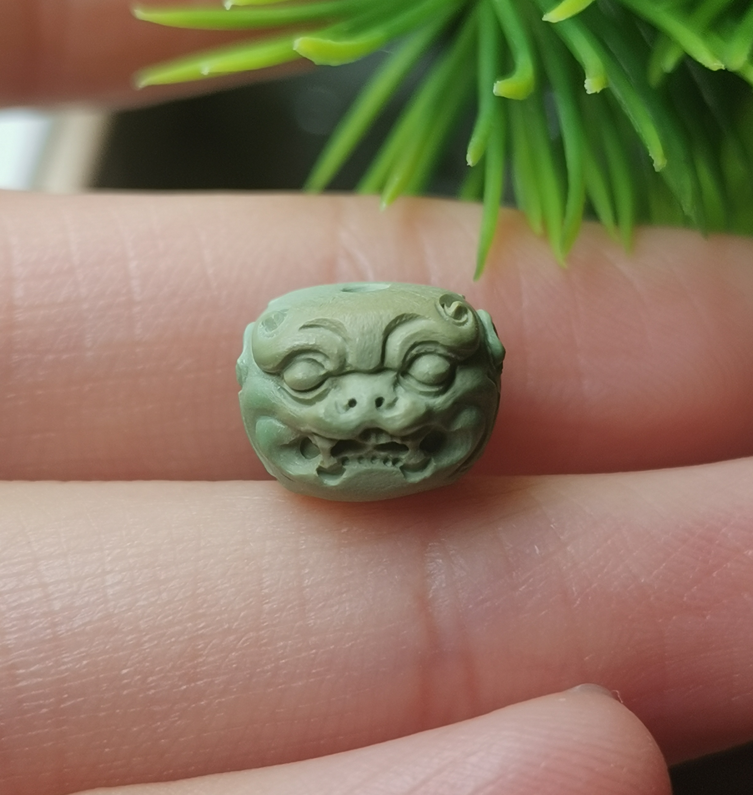 原矿绿松石军绿兽珠墩子尺寸10-7.7  1.08克