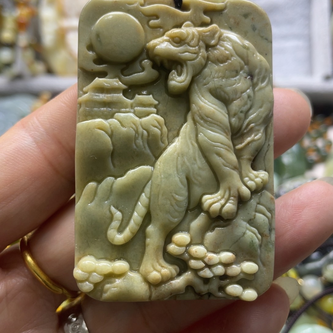 岫玉颈饰未镶嵌吉*。吊坠