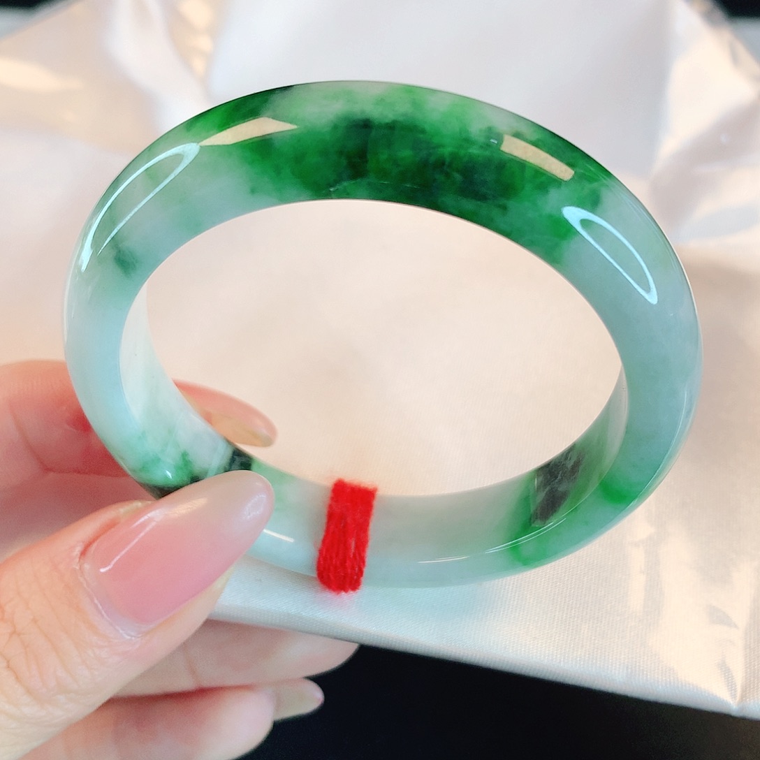 翡翠手镯未镶嵌49圈口