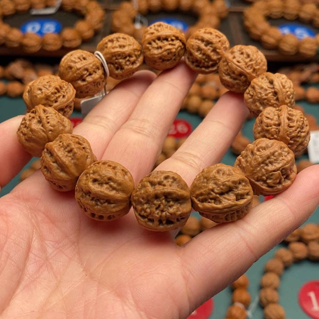 文玩核桃手串19尺寸龙脊八棱