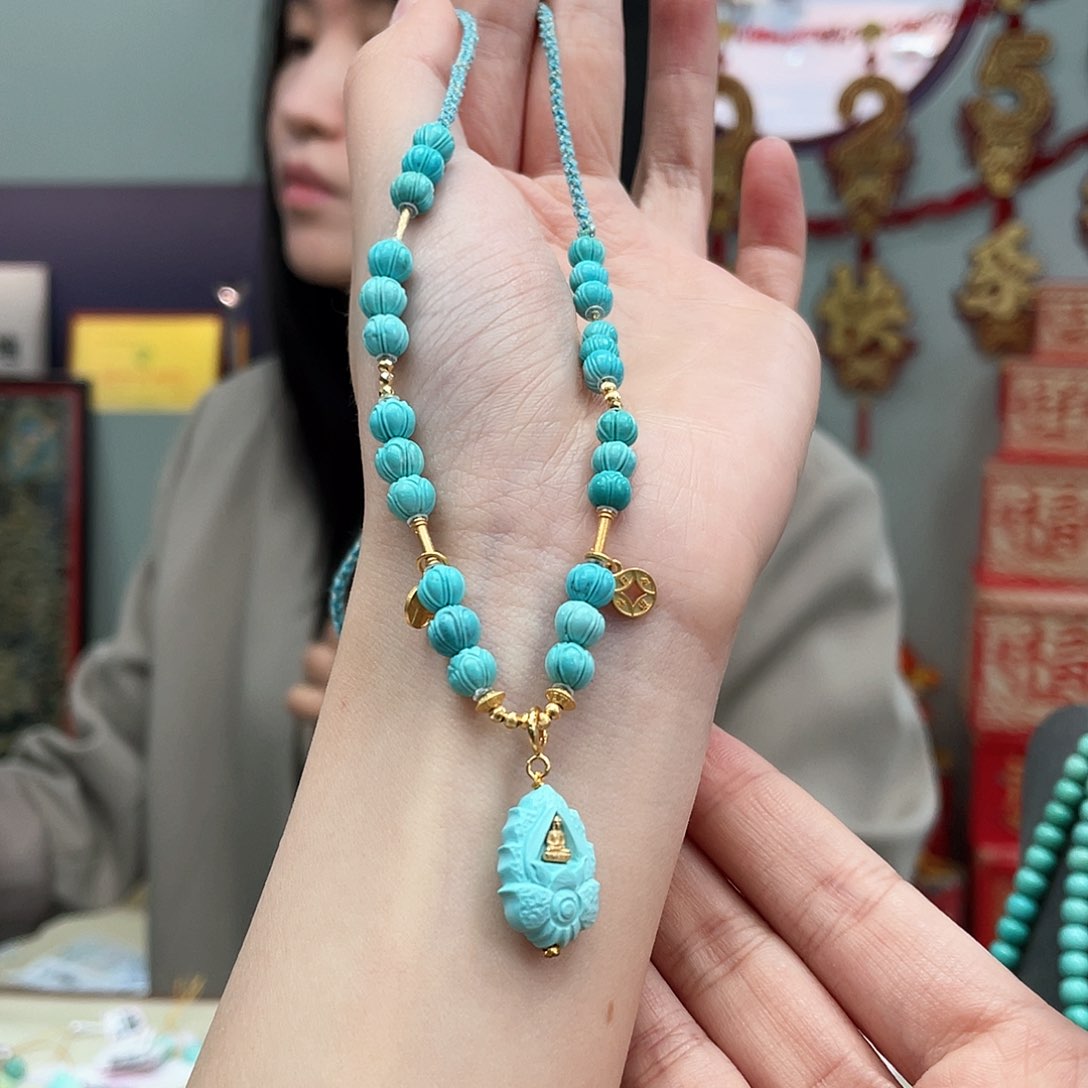 绿松石颈饰18K金镶嵌