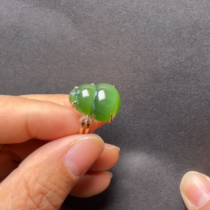 浩***肉和田玉（碧玉）18K金镶嵌戒指