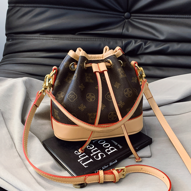 小众设计包包女2025新款时尚印花抽绳水桶包高级感女士单肩斜挎包