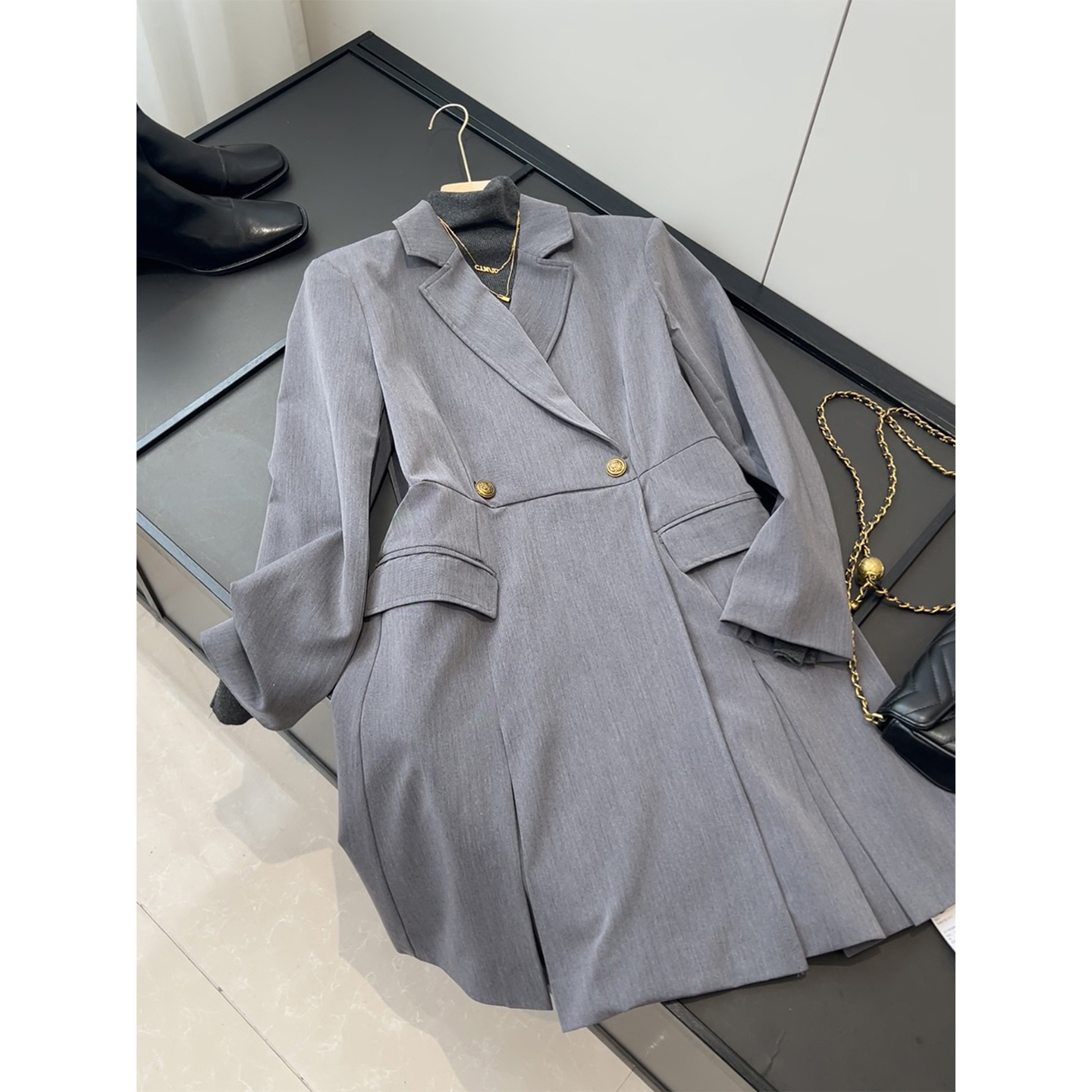 店铺同款！气质在线翻领两扣压褶法式轻职场设计感西装长袖连衣裙